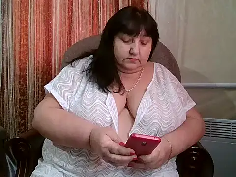 Snapshot of Nezsbudka chatting on 02.25.25 Nezsbudka online show from 02.25.25