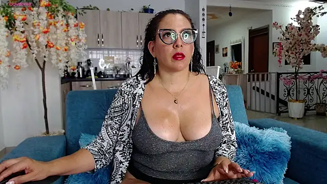 dakota johnson10 online show from 09.19.25