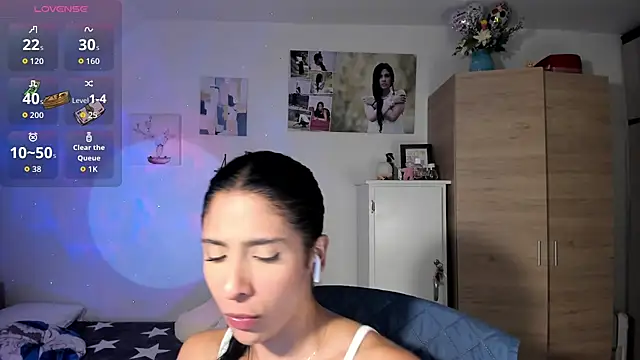 VeronikaOlsen online show from 10.26.25