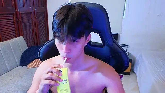 Snapshot of carl_dixon chatting on 10.30.25 carl dixon online show from 10.30.25