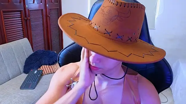 Snapshot of carl_dixon chatting on 10.31.25 carl dixon online show from 10.31.25