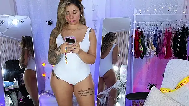 Tawny cox online show from 10.21.25