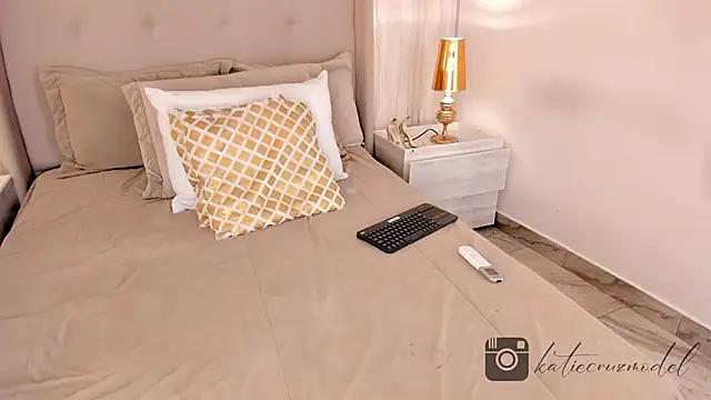 katie cruz online show from 02.12.25