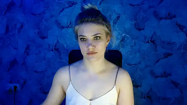 Snapshot of nika_gold1 chatting on 02.14.25 nika gold1 online show from 02.14.25