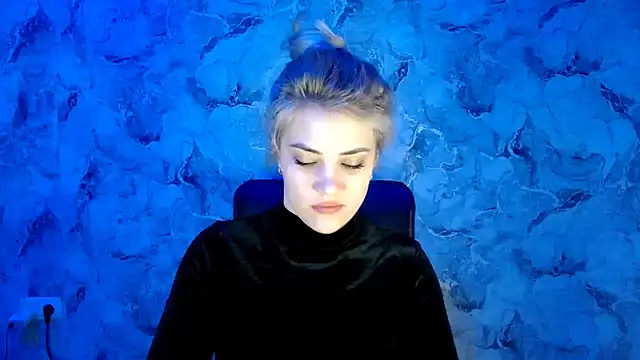 Snapshot of nika_gold1 chatting on 02.15.25 nika gold1 online show from 02.15.25