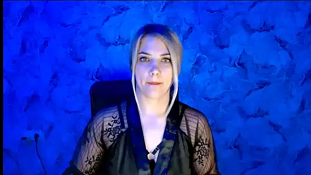 Snapshot of nika_gold1 chatting on 10.31.25 nika gold1 online show from 10.31.25