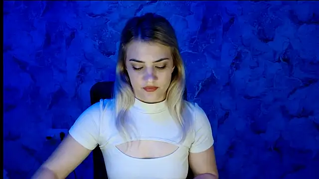 Snapshot of nika_gold1 chatting on 11.21.25 nika gold1 online show from 11.21.25