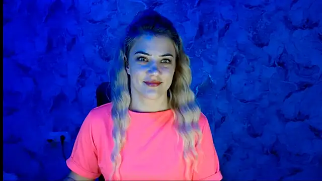 Snapshot of nika_gold1 chatting on 11.25.25 nika gold1 online show from 11.25.25