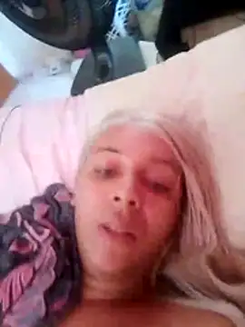 transgirl26 online show from 12.17.25