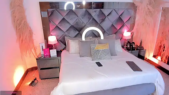 Snapshot of sofhiaa_adaams chatting on 10.14.25 sofhiaa adaams online show from 10.14.25