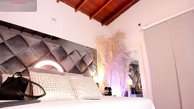 Snapshot of sofhiaa_adaams chatting on 10.21.25 sofhiaa adaams online show from 10.21.25