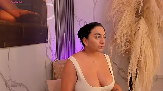 sofhiaa adaams online show from 12.16.25