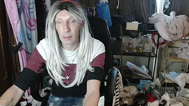 Ombeline1 online show from 10.05.25