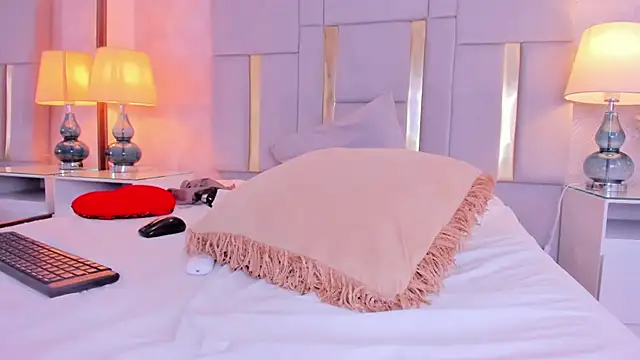 Camilaa Sanchez  online show from 12.30.24
