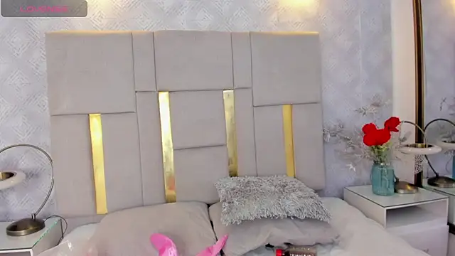 Snapshot of Camilaa_Sanchez_ chatting on 10.28.25 Camilaa Sanchez online show from 10.28.25