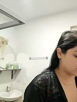 Lia Hurley online show from 12.09.24