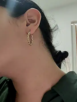 Lia Hurley online show from 12.22.24