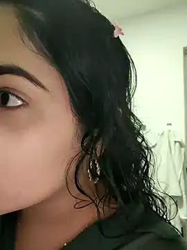 Lia Hurley online show from 01.17.25