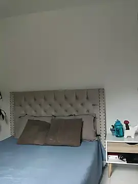 Lia Hurley online show from 01.28.25