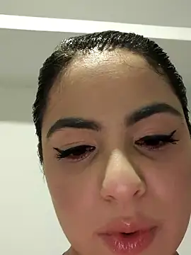 Lia Hurley online show from 03.05.25