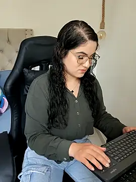 Lia Hurley online show from 03.22.25