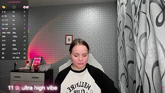 flower sarah  online show from 10.30.25