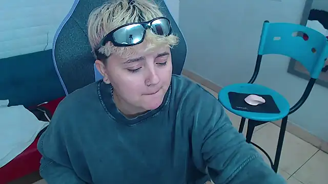 isabeautyx19 online show from 01.22.25