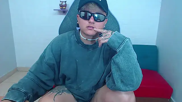 isabeautyx19 online show from 02.04.25