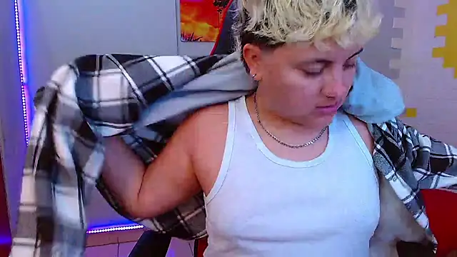 isabeautyx19 online show from 02.14.25