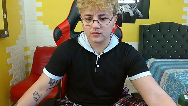 isabeautyx19 online show from 10.05.25