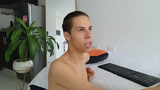 Snapshot of grey___27 chatting on 03.21.25 grey 27 online show from 03.21.25