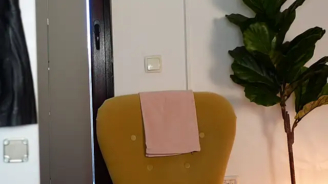 NinaCrystal1 online show from 04.06.26