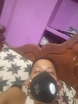 Snapshot of ind_hero chatting on 12.18.25 ind hero online show from 12.18.25