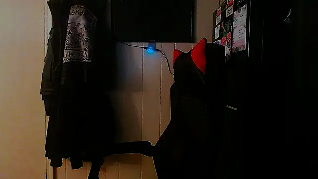 Snapshot of KrazyLegz chatting on 09.12.25 KrazyLegz online show from 09.12.25