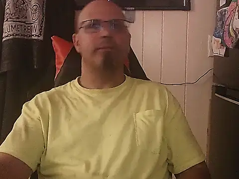 Snapshot of KrazyLegz chatting on 09.15.25 KrazyLegz online show from 09.15.25