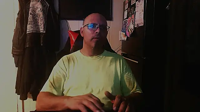 Snapshot of KrazyLegz chatting on 09.17.25 KrazyLegz online show from 09.17.25