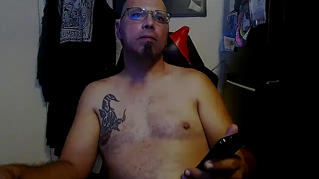 Snapshot of KrazyLegz chatting on 09.20.25 KrazyLegz online show from 09.20.25
