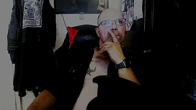 Snapshot of KrazyLegz chatting on 10.03.25 KrazyLegz online show from 10.03.25