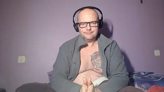 Snapshot of hairy_orbite chatting on 10.31.25 hairy orbite online show from 10.31.25