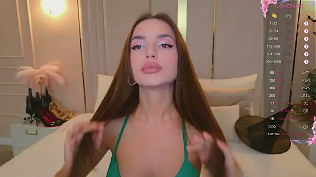 Snapshot of BellaHalles chatting on 10.26.25 BellaHalles online show from 10.26.25