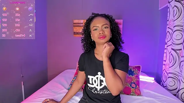 Snapshot of EmmaSmith06 chatting on 09.18.25 EmmaSmith06 online show from 09.18.25