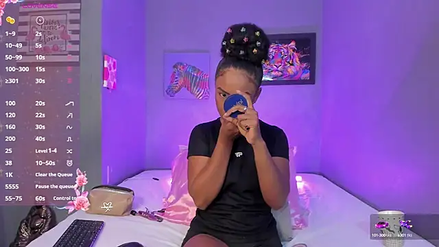 EmmaSmith06 online show from 10.16.25