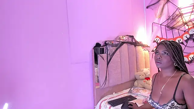 LoveQueen2 online show from 10.22.25