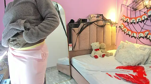 LoveQueen2 online show from 10.24.25