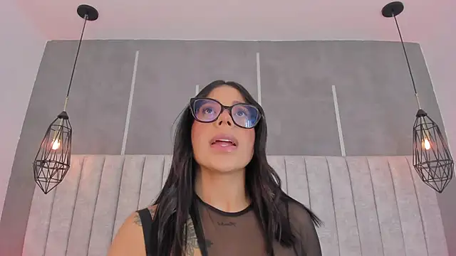 Snapshot of emelie_89 chatting on 11.23.25 emelie 89 online show from 11.23.25