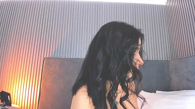 Snapshot of emelie_89 chatting on 11.25.25 emelie 89 online show from 11.25.25