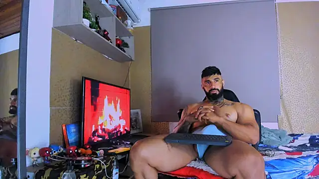 Snapshot of naugthy_dominant chatting on 12.11.24 naugthy dominant online show from 12.11.24