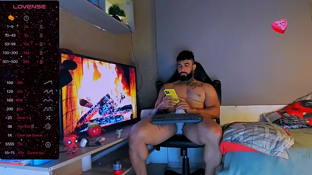 Snapshot of naugthy_dominant chatting on 12.28.24 naugthy dominant online show from 12.28.24