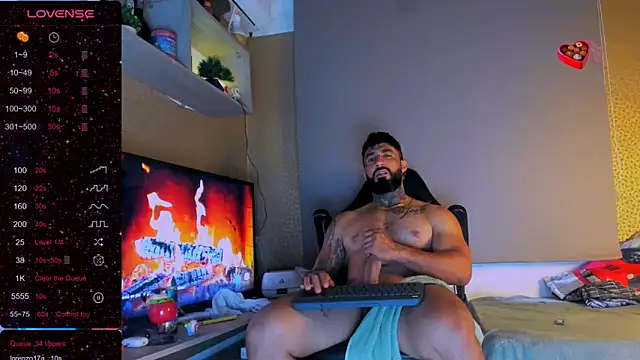Snapshot of naugthy_dominant chatting on 12.28.24 naugthy dominant online show from 12.28.24