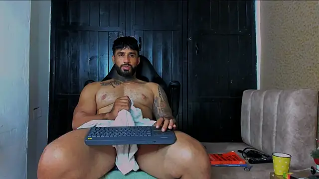 Snapshot of naugthy_dominant chatting on 01.21.25 naugthy dominant online show from 01.21.25